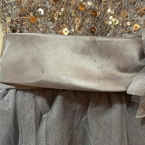 One time used 6y little girl dress a little dirty but can be fixed with a wash - Picture 3 of 6